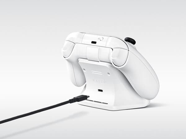 Razer Universal Quick Charging Stand for Xbox (White) 3