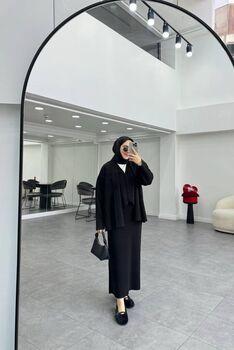 أسود