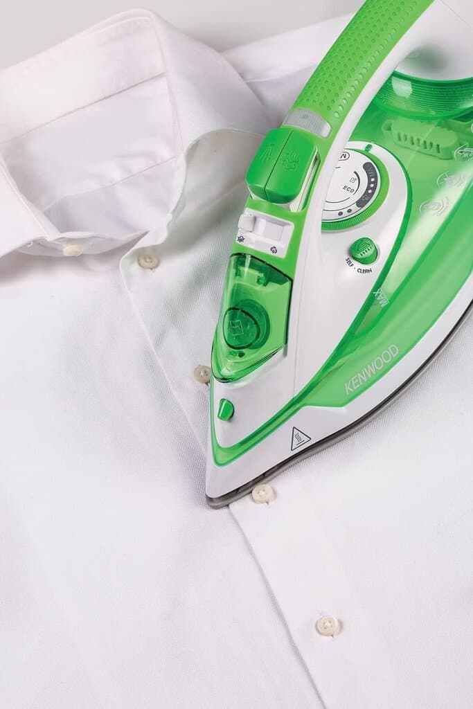 Steam Iron Capacity 350ml Power 2600 Watts STP70.000WG 3