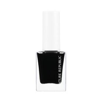 #05 Black Black
