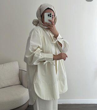 أبيض