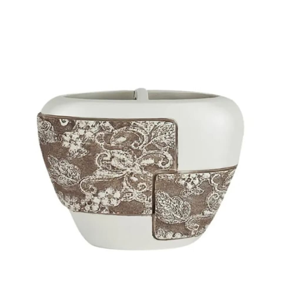 Petite Lace Toothbrush Holder