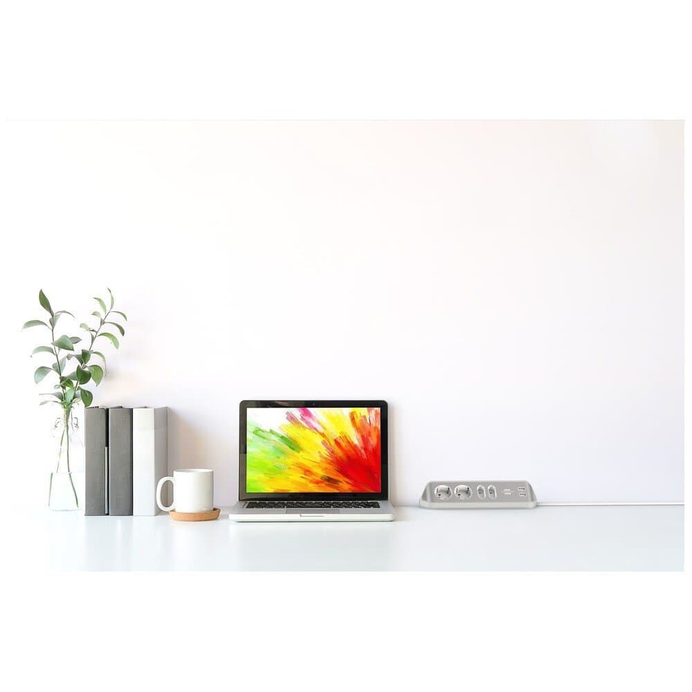 Corner Socket Strip 4 Way + 2 Usb White 7