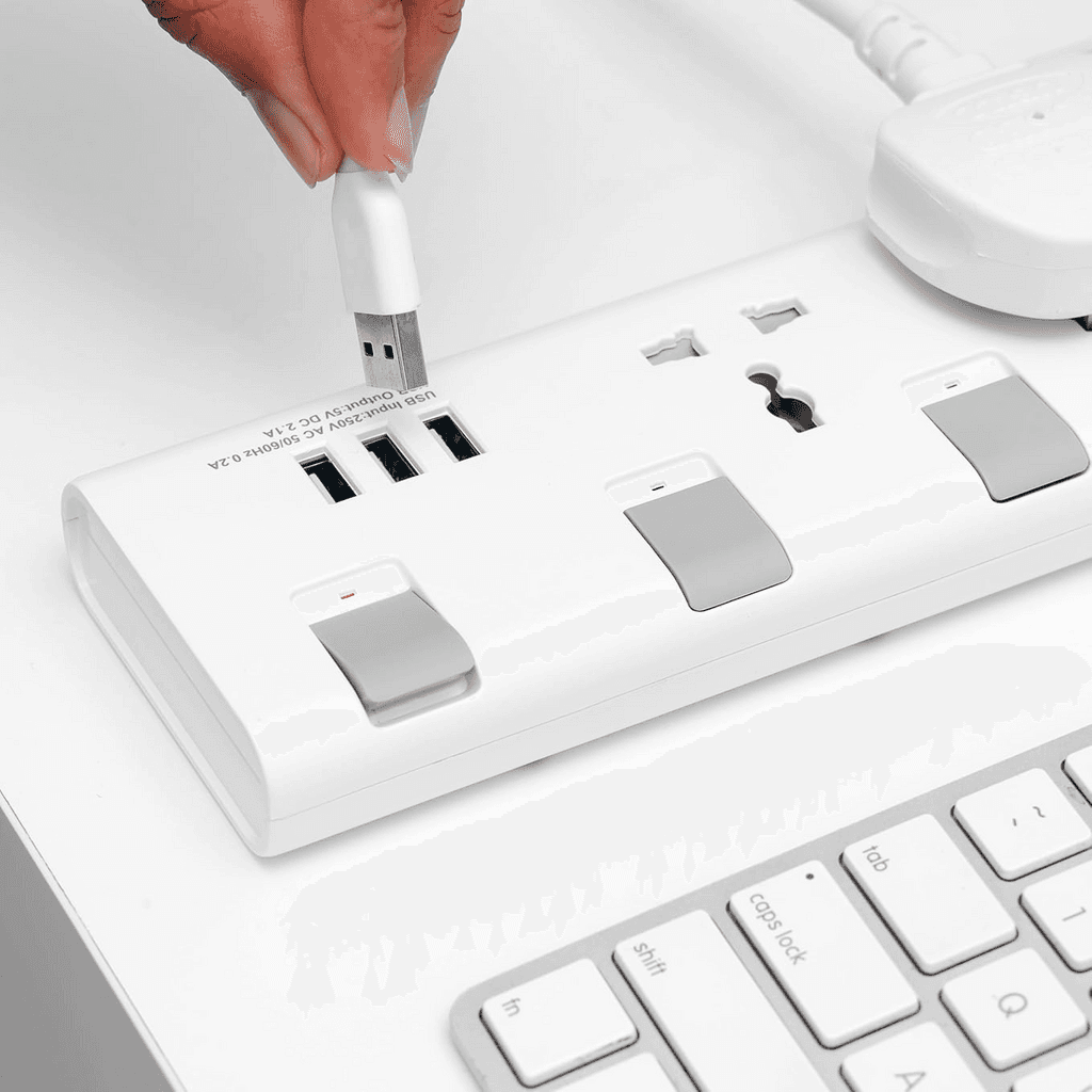 Geepas GES5803 Extension Socket With Usb Port 3 Way 5M 4