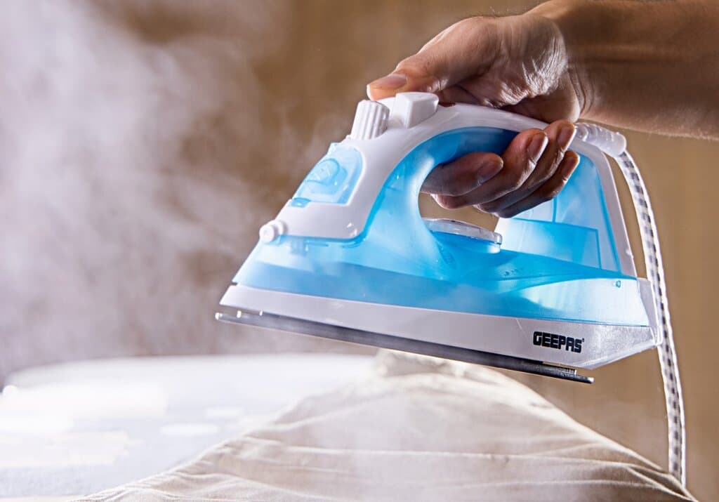 Geepas Steam Iron - GSI7783 2