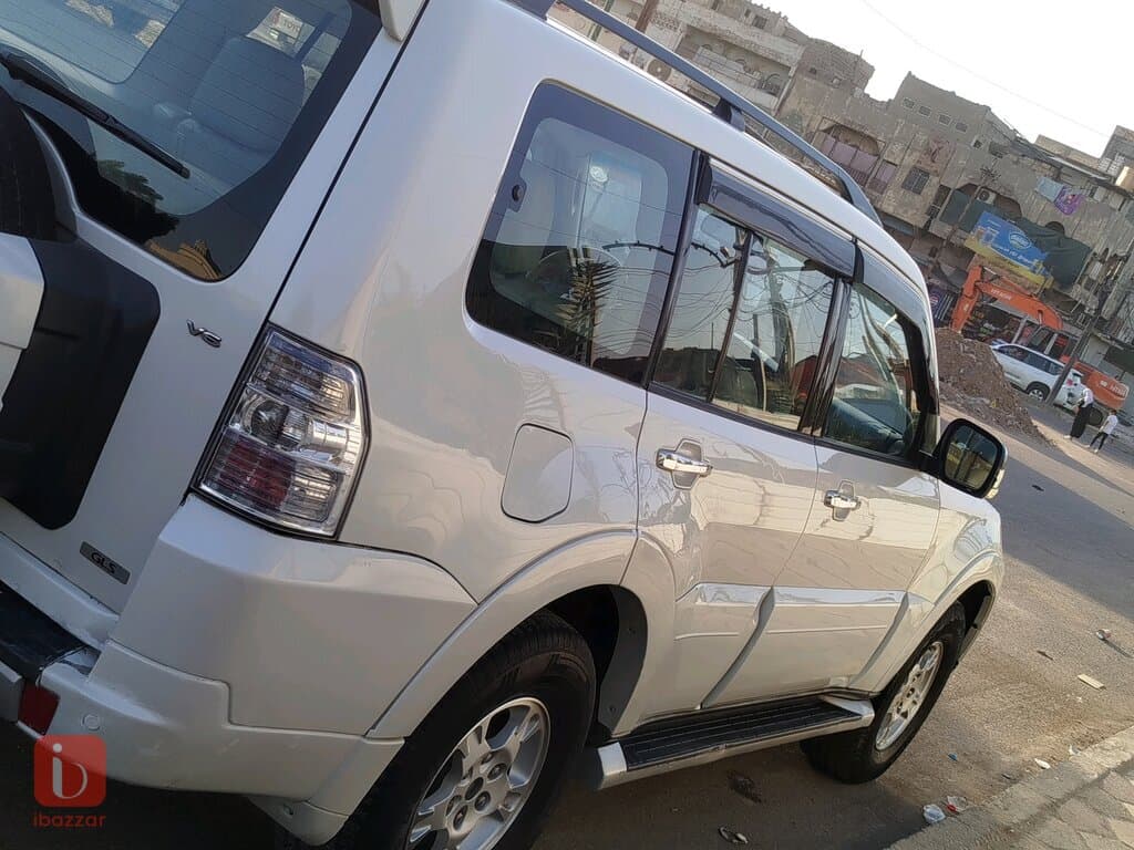 Mitsubishi Pajero GLX 3