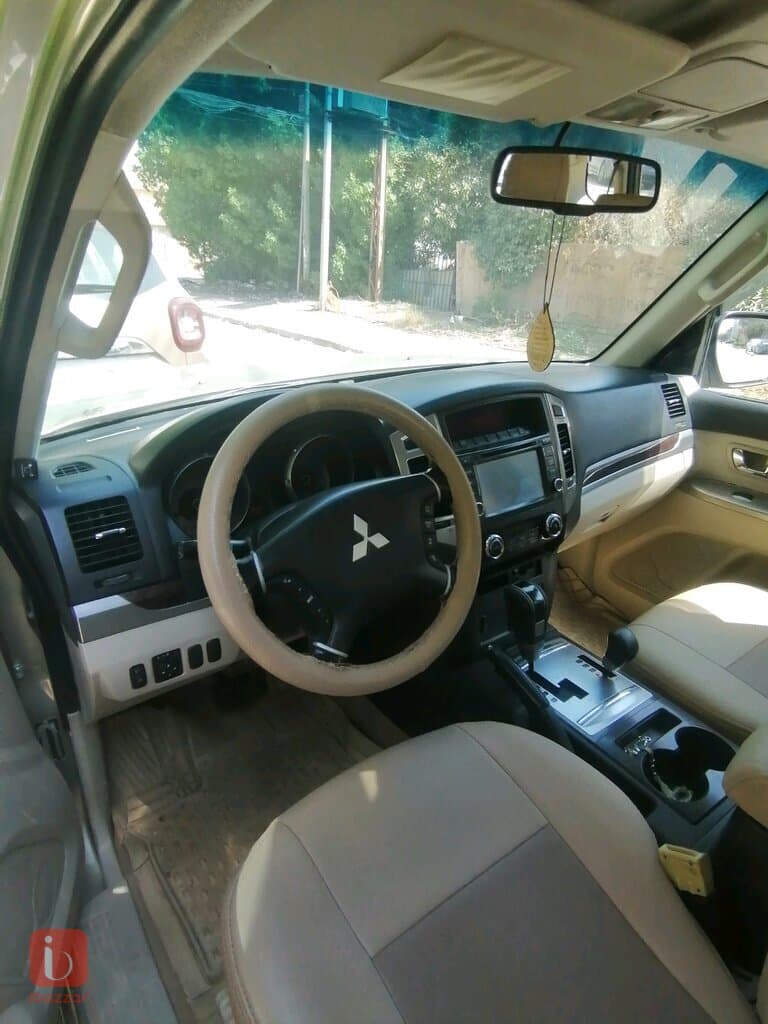 Mitsubishi Pajero GLX 8