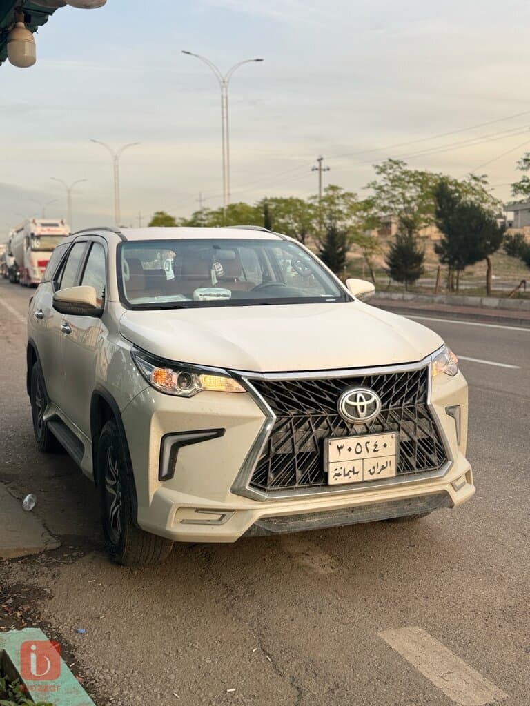 Toyota Fortuner SR5 8