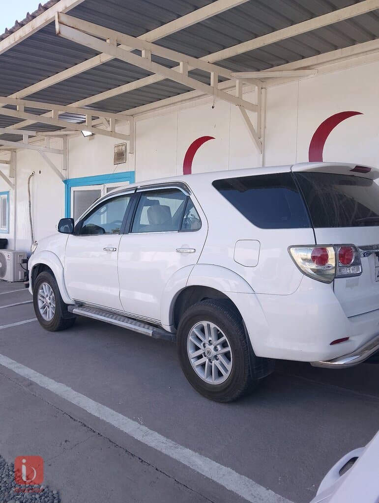 Toyota Fortuner SR5 3