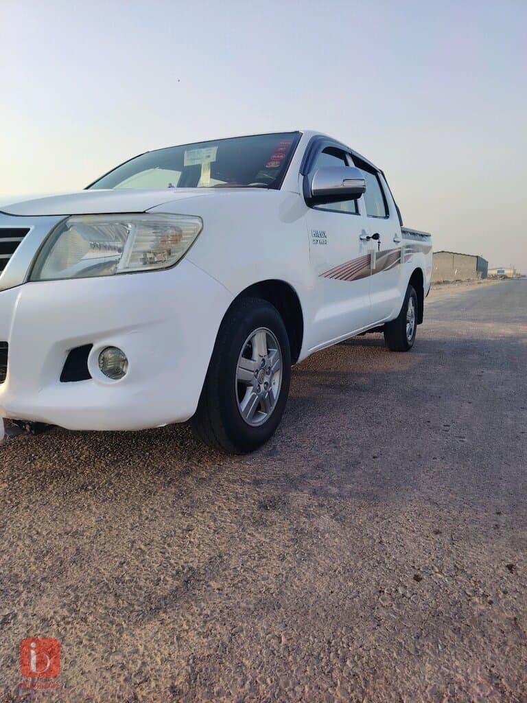 Toyota Hilux SR5 13