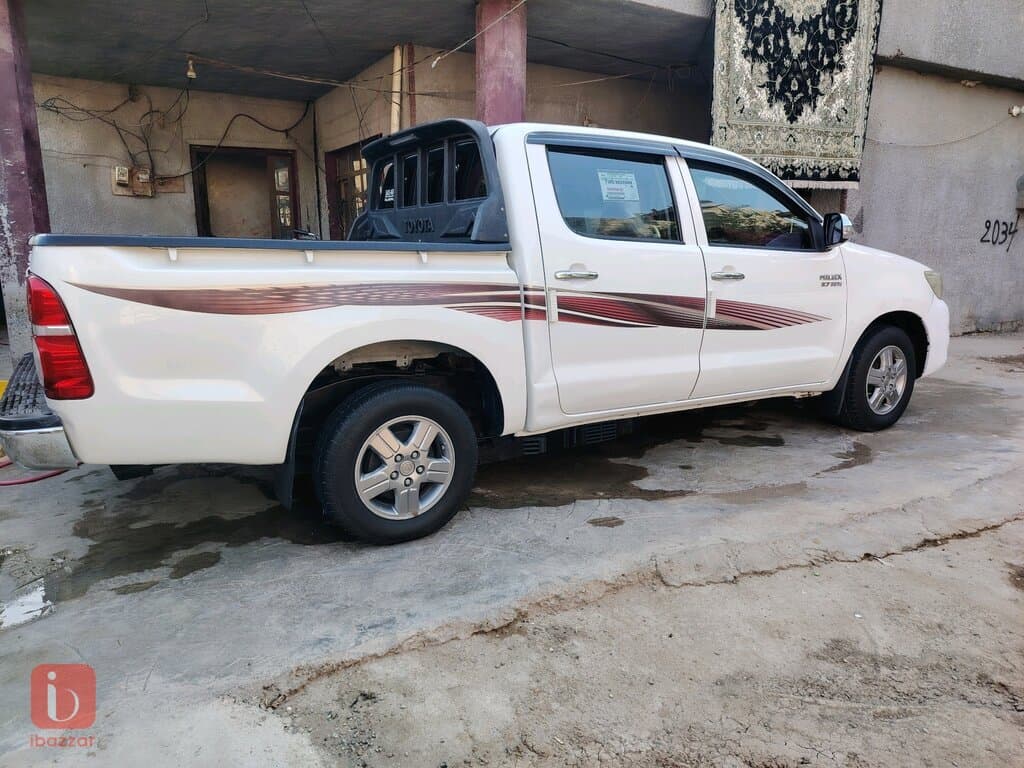 Toyota Hilux SR5 2