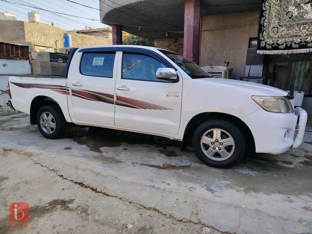 Toyota Hilux SR5 3