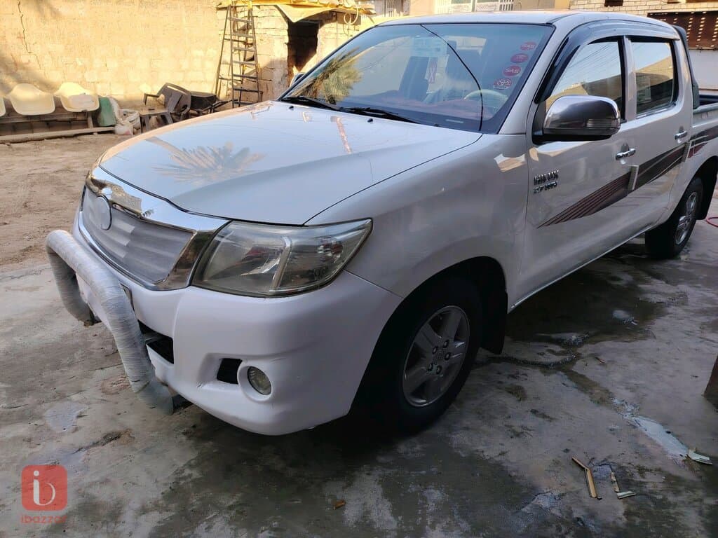 Toyota Hilux SR5 5