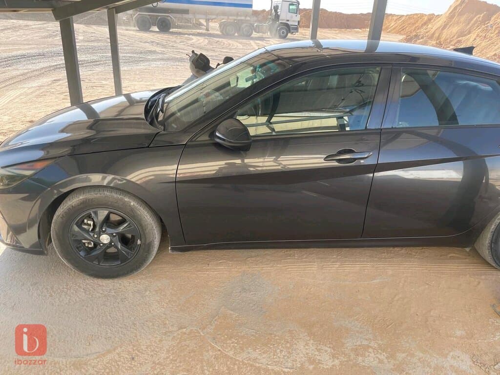 Hyundai Elantra Standard