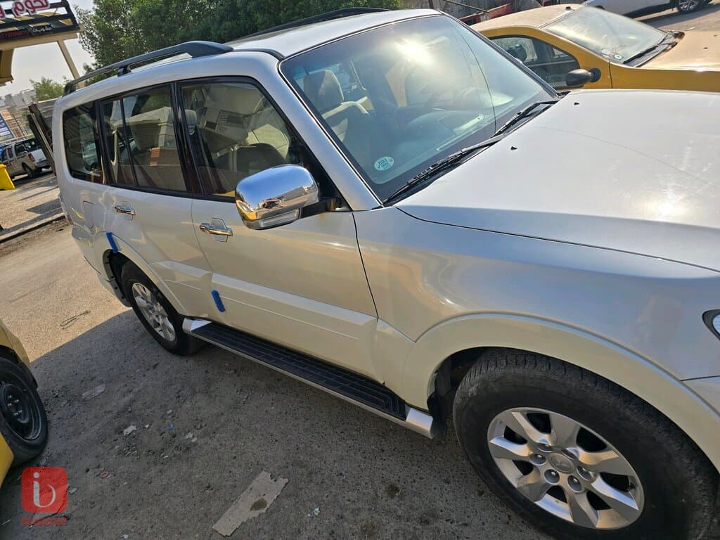 Mitsubishi Pajero GLS 2