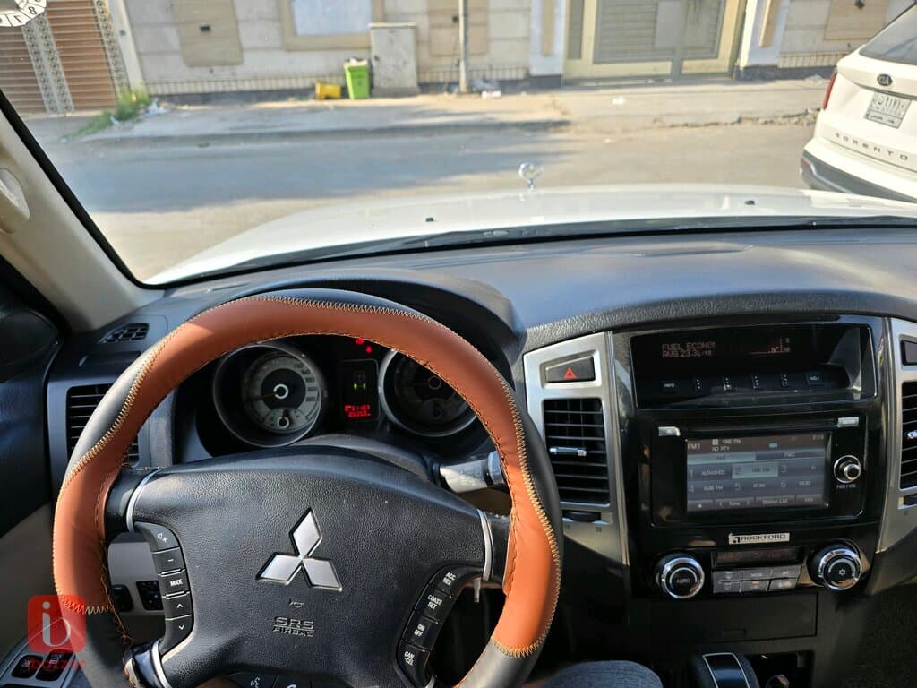 Mitsubishi Pajero GLS 4