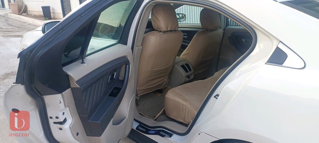 Ford Taurus 10