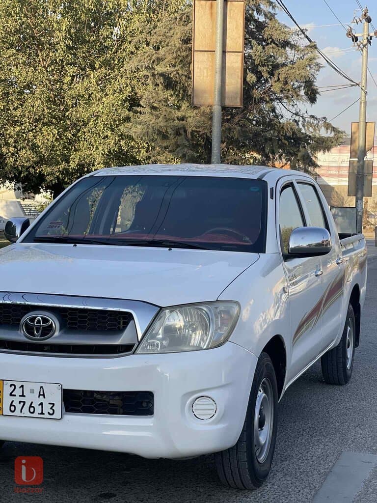 Toyota Hilux 2