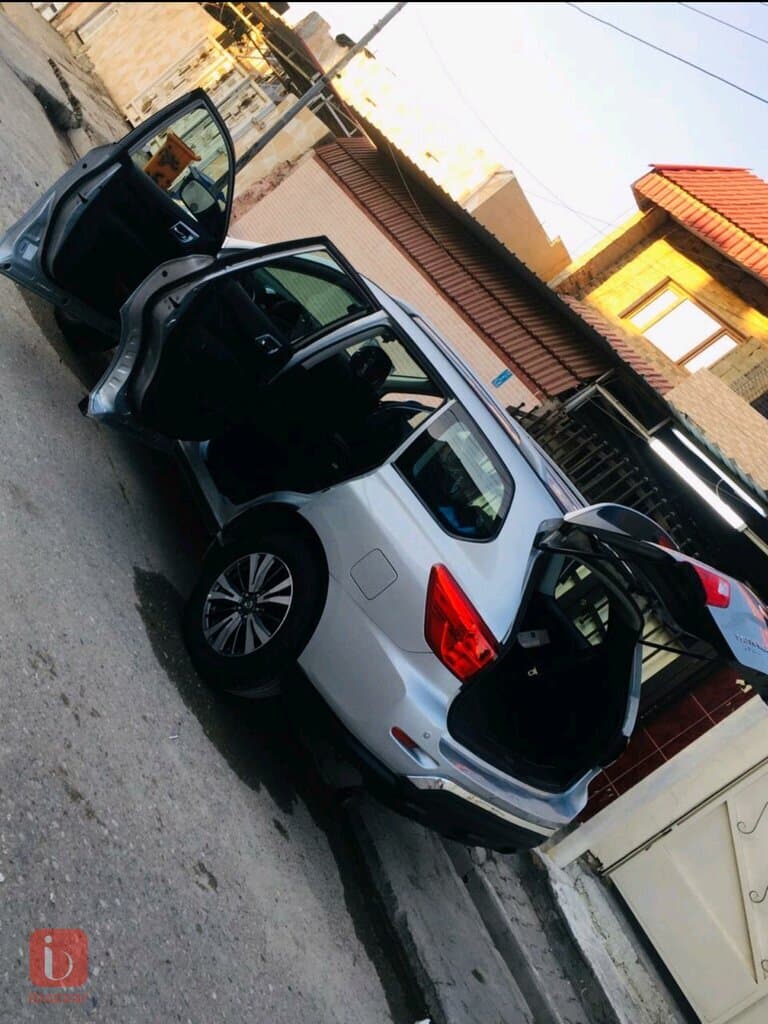 Nissan Pathfinder SV 9