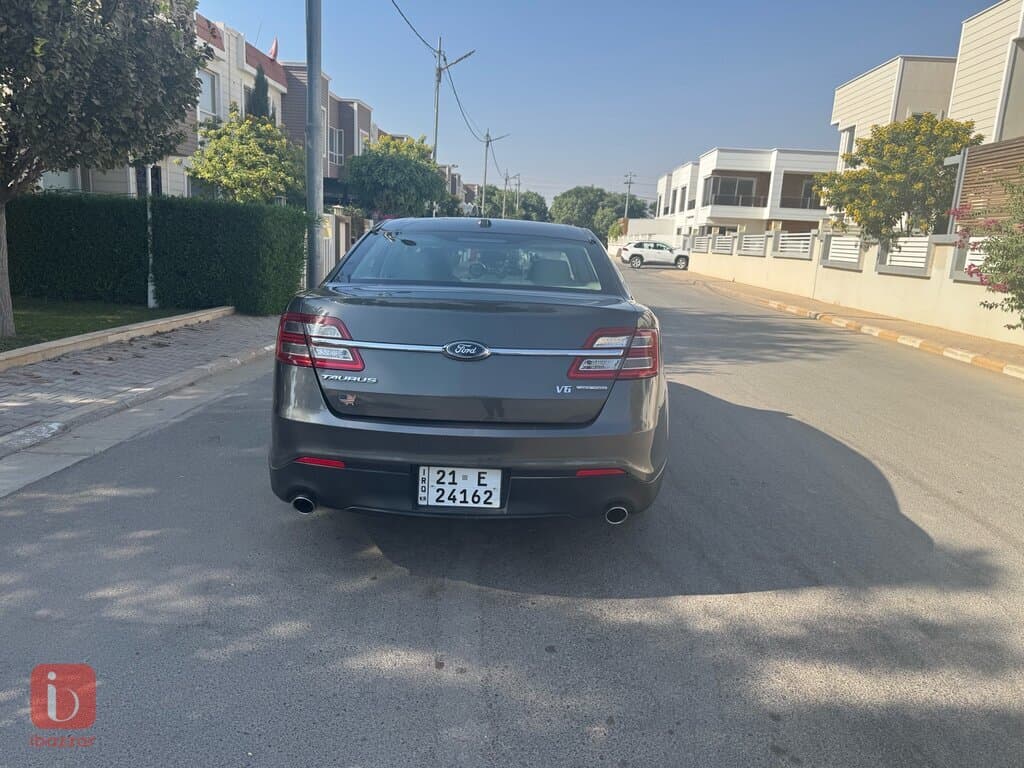 Ford Taurus SE 2