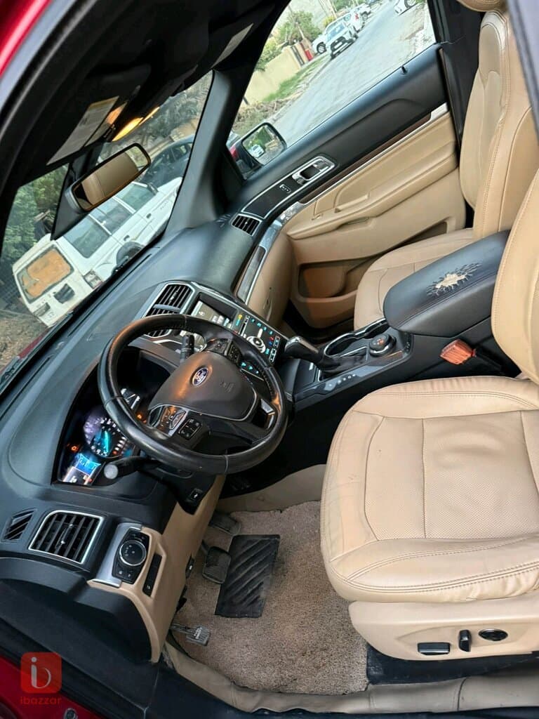 Ford Explorer Limited 14