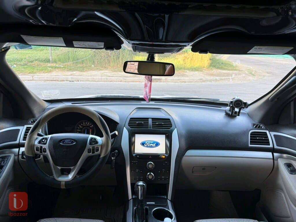 Ford Explorer XLT 9