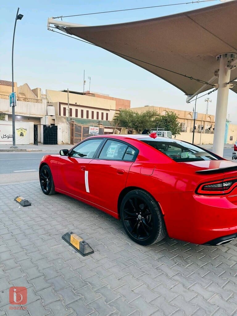 Dodge Charger SXT 4
