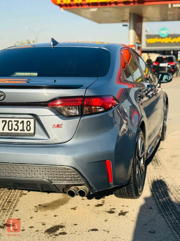 Toyota Hilux SR5 2