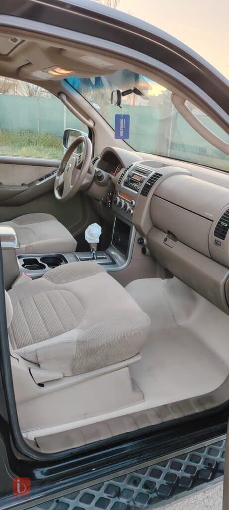 Nissan Pathfinder S 4WD 8