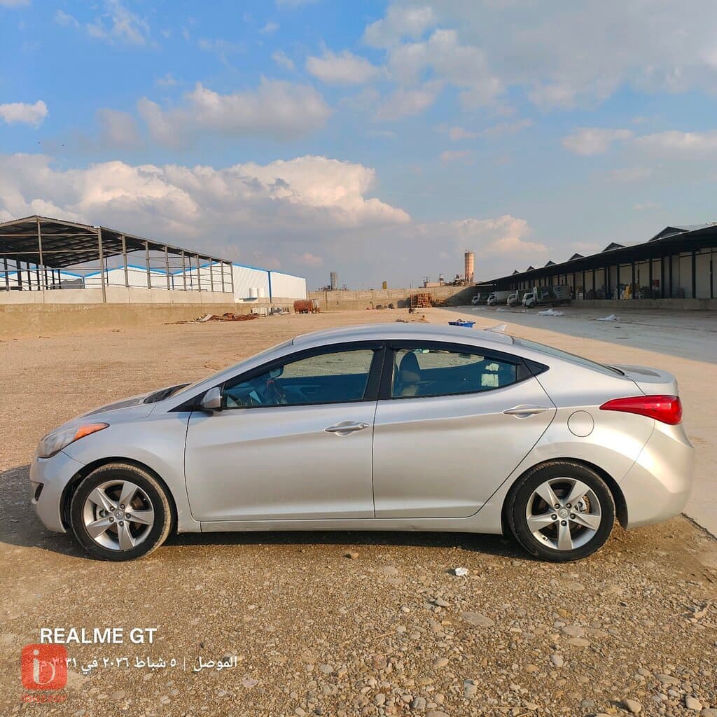 Hyundai Elantra Standard