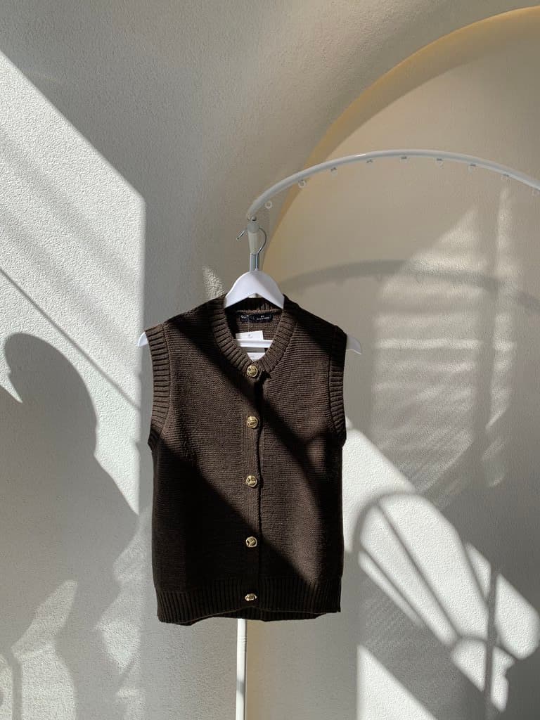 QUSTYLE Women’s Vest - Dark Brown