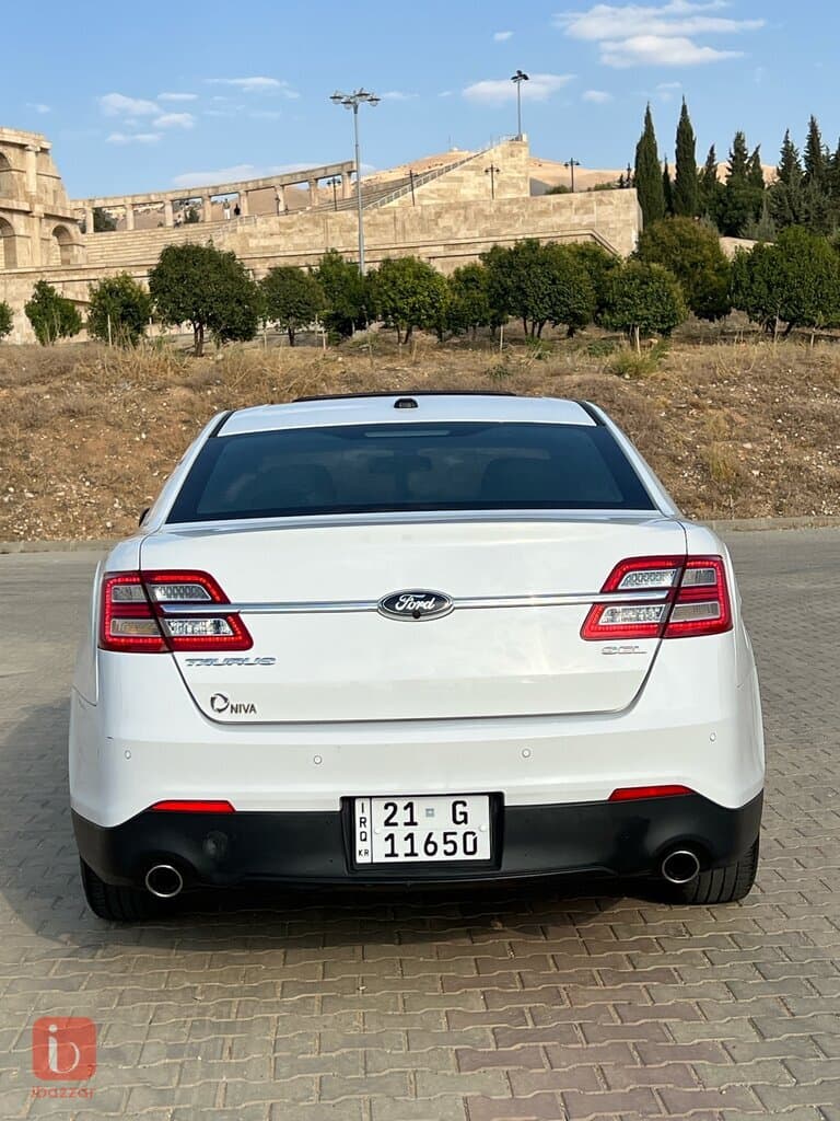 Ford Taurus SEL 2