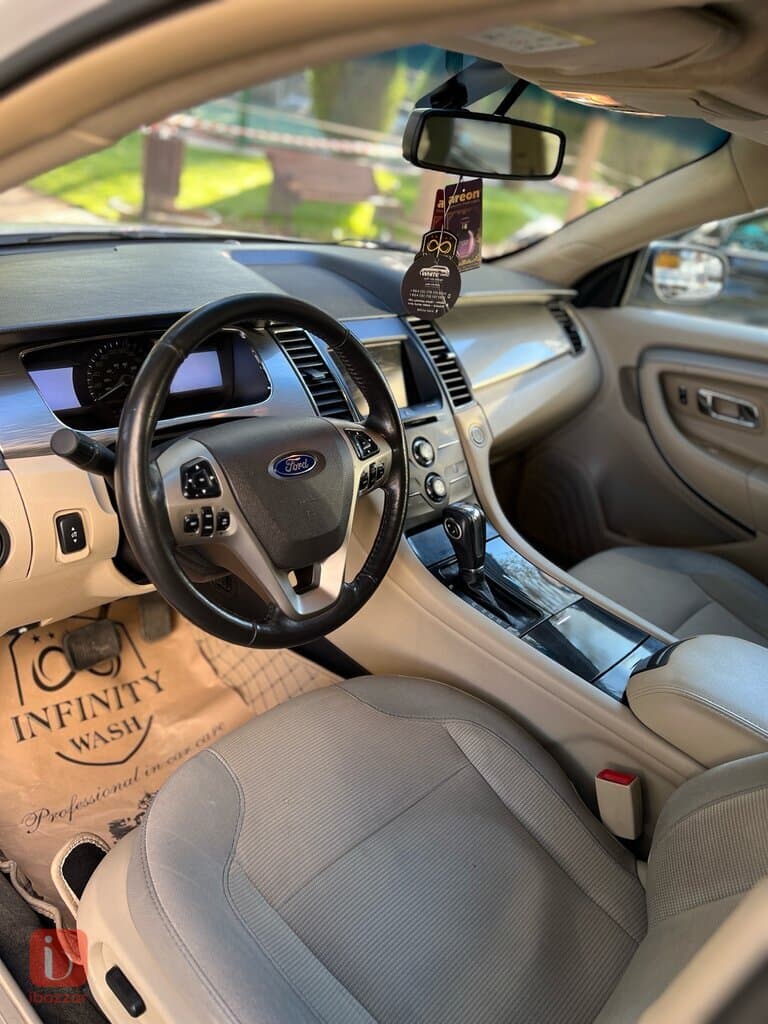 Ford Taurus SEL 12