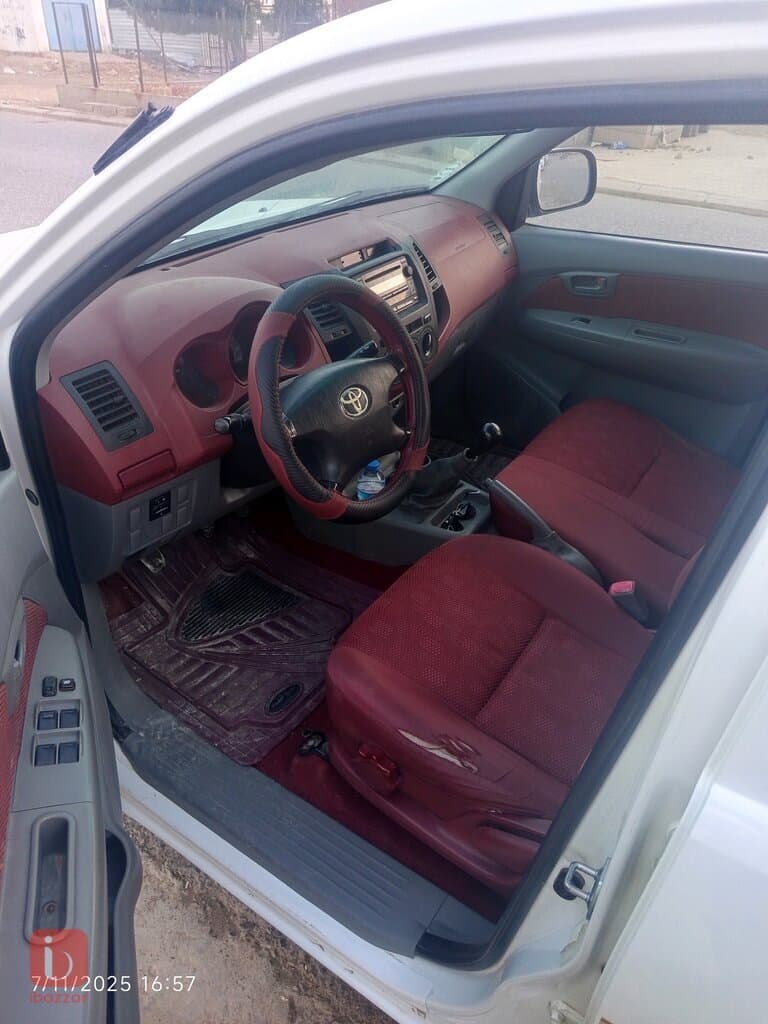 Toyota Hilux 2