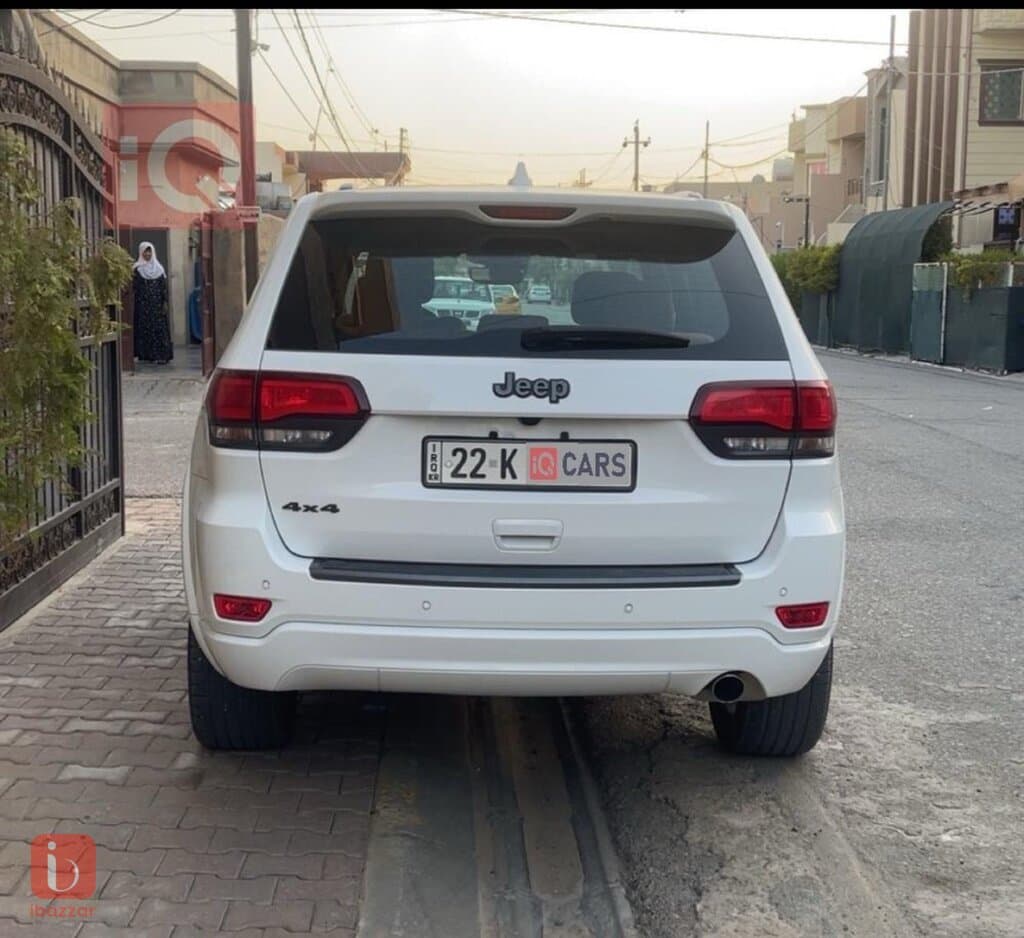 Jeep Grand Cherokee 75 Anniversary Edition — photo 3