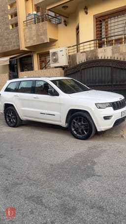 Jeep Grand Cherokee 75 Anniversary Edition — photo 4