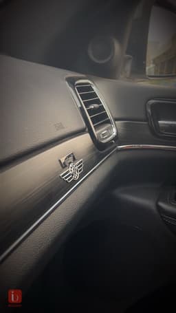 Jeep Grand Cherokee 75 Anniversary Edition — photo 9