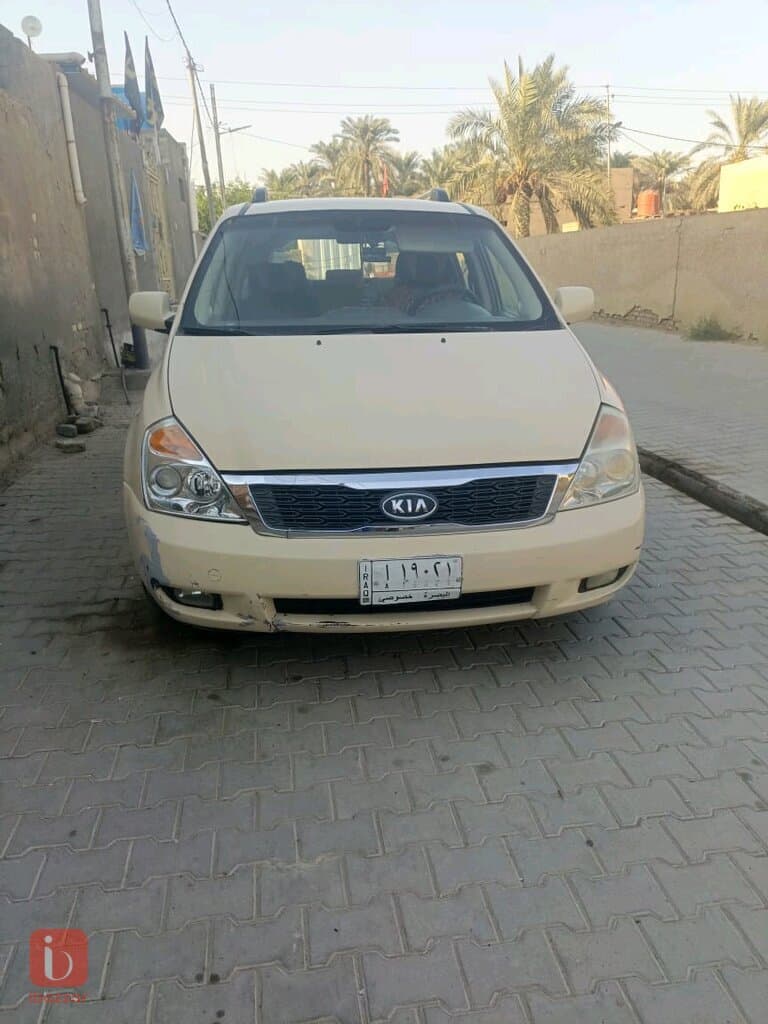 KIA Carnival LX 8