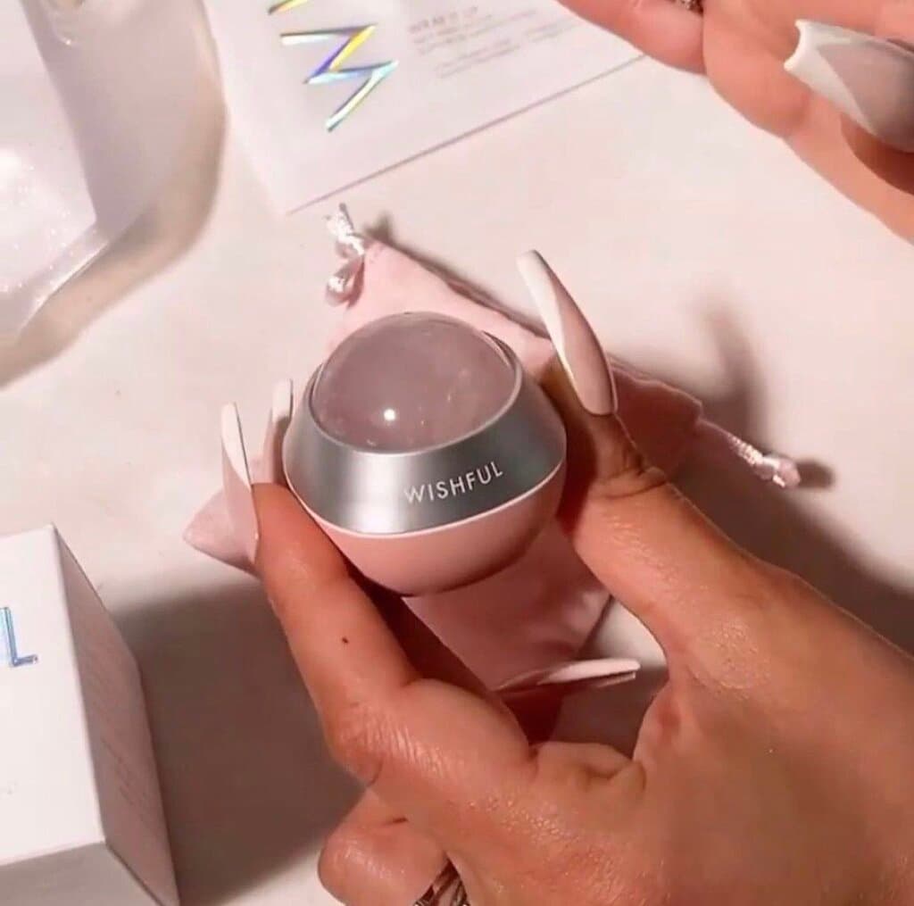 Rose Quartz Depuffing & Sculpting Roller 3