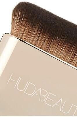 Huda Beauty N.Y.M.P.H Blur & Glow Body Brush 3