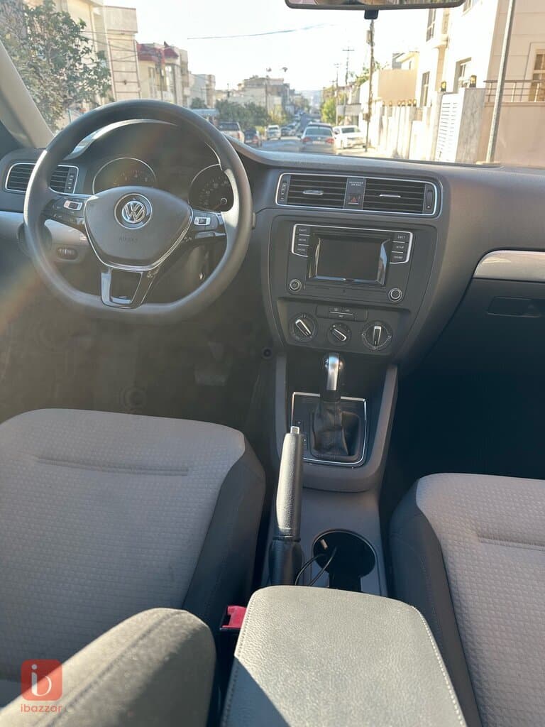 Volkswagen Jetta SE 11