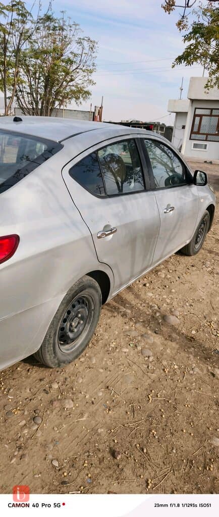 Nissan Versa 5