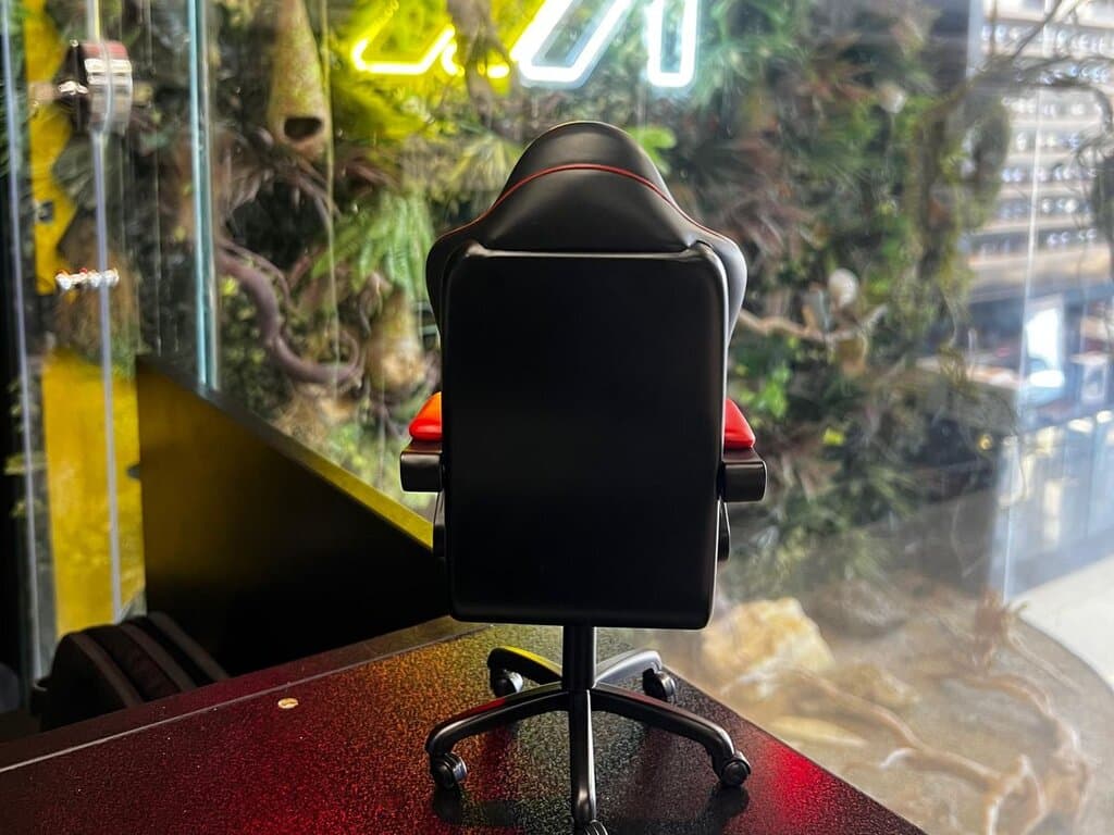 ARI GAMING AG Nano Gaming Chair - Black & Red 3