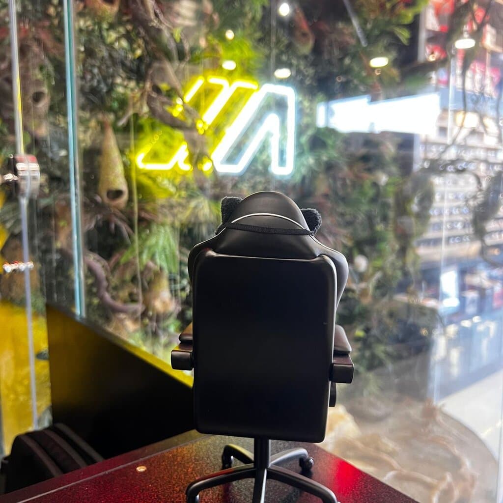 ARI GAMING AG Nano Gaming Chair - Black & White 3