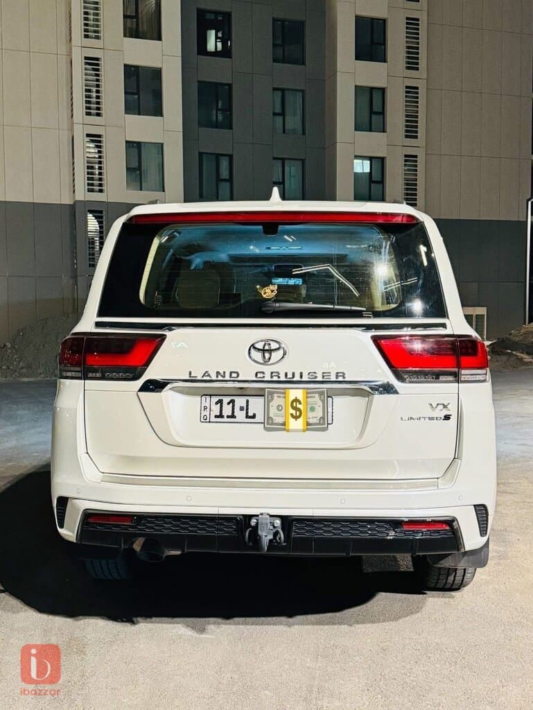Toyota Land Cruiser VX Limited 3