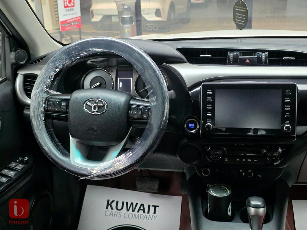 Toyota Hilux SR5 16
