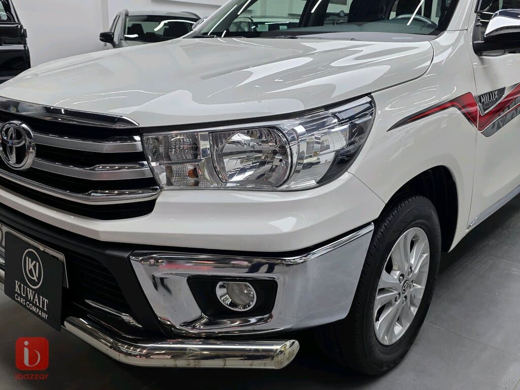Toyota Hilux SR5 7