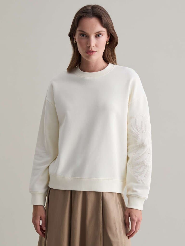 Sweatshirt with floral embroidery