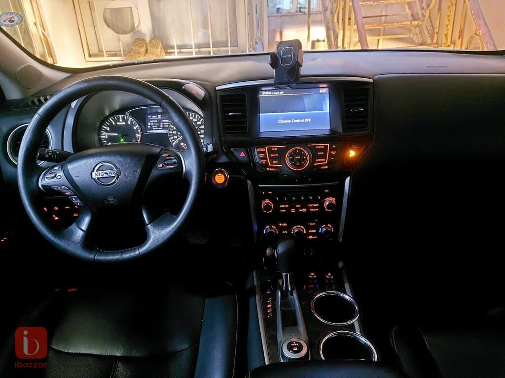 Nissan Pathfinder Platinum 2