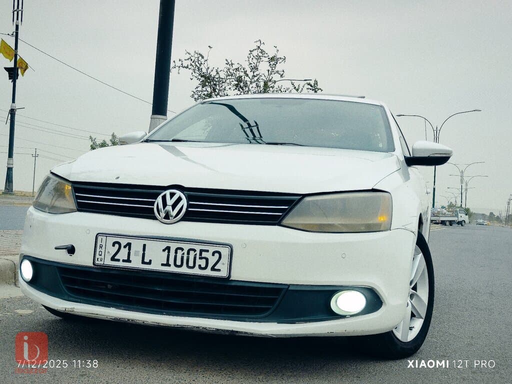 Volkswagen Jetta SEL 2